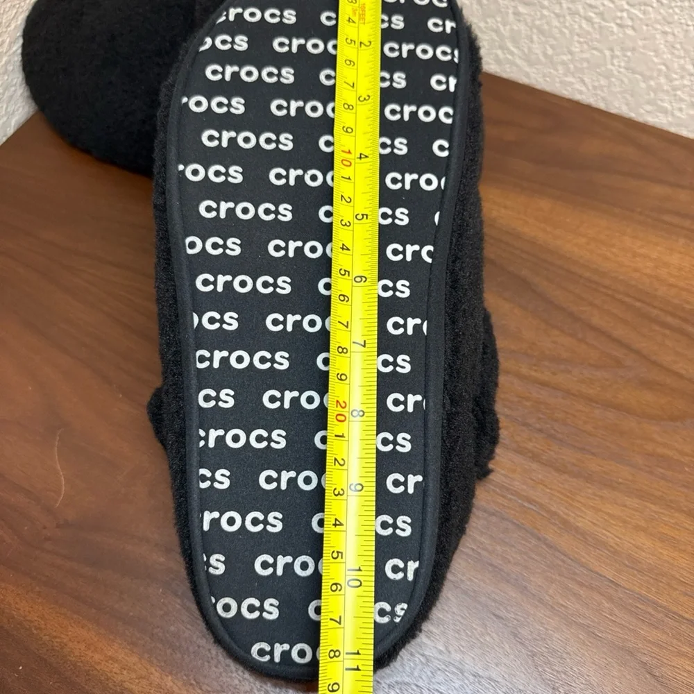 CROCS Classic Cozy Slipper Fleece Faux Fur Black Unisex Women‎ 12, Man 10 EUC